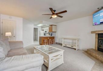 Lighthouse Retreat for couples and families has Balcony rooms