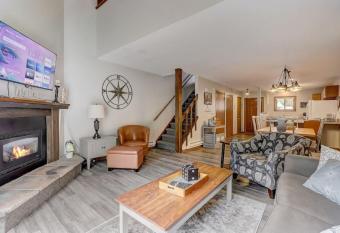 Sloane Condo for Families Golfers and Girls Trips has rooms with a private hot tub