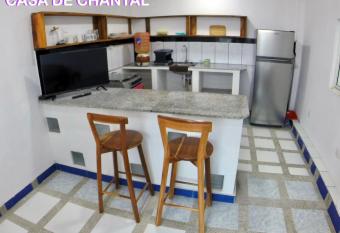 Casa de Hamacas has rooms with a private hot tub