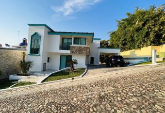 Ocean View Oasis with Hot Tub Sandy Beach & Waterfall has rooms with a private hot tub