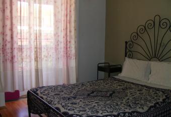 Dias e Dominguez has Smoking/Balcony rooms