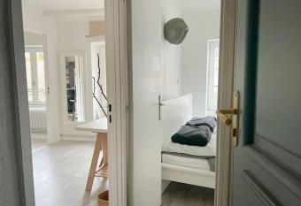 Charming T2 in the heart of the city allows 18 year olds to book a room