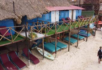 Hostal Playa Blanca has Balcony rooms