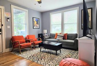 Dundee Escape has Balcony rooms