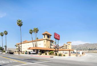 Ramada by Wyndham Burbank Airport allows 18 year olds to book a room