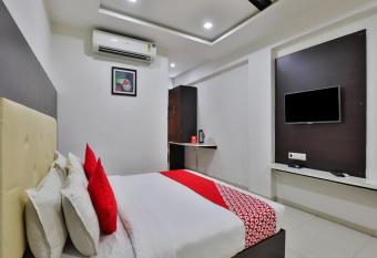 HOTEL GRAND KRISHNA has Balcony rooms