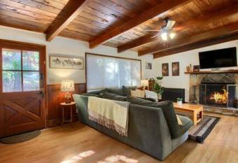 Red Door Cottage Fireplace bbq 12 mi to Yosemite allows 18 year olds to book a room