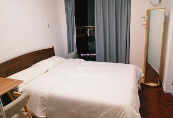 Comacros - Chongqing JieFang Cave River View Apartment - Line 1 and Line 2 Jiachangkou Subway Station has Balcony rooms