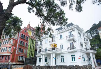 Tam      o Hotel has Balcony rooms