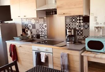 Le L  onie allows 18 year olds to book a room