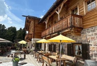 Chalet da mont Resciesa has Balcony rooms