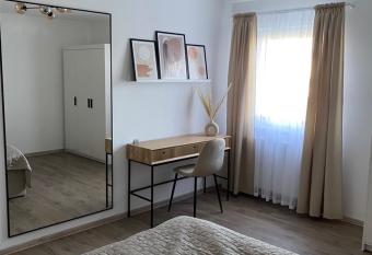Moderne und stilvolle 3 Zimmer Wohnung has Balcony rooms