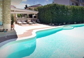 Glamour Bed & Breakfast has Balcony rooms