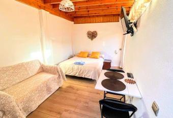 Estudio Orquidea allows 18 year olds to book a room