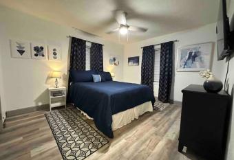 Comfy College Cottage Near Stadium & Campus has Balcony rooms