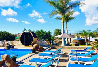 Hotel privado Serendipia Natural club exclusive allows 18 year olds to book a room