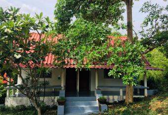 LungYod guesthouse has Balcony rooms
