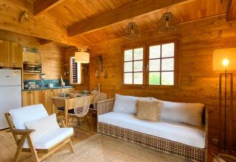 Vale do Laranjal has Balcony rooms