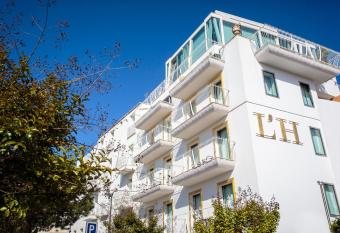 L H Hotel allows 18 year olds to book a room