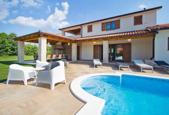 Villa Mattina has Balcony rooms