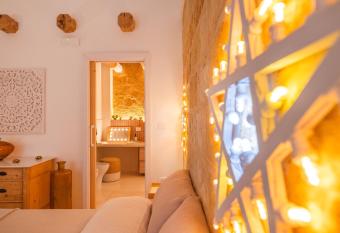 BRANDO E NICO SUiTE HOME has rooms with a private hot tub