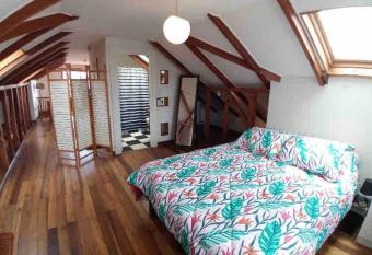 Loft privado Cerro Alegre, estilo Buhardilla. allows 18 year olds to book a room
