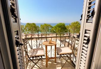 Guesthouse 1932 has Balcony rooms