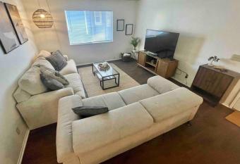 Updated 2 Bedroom Close to Enloe & CSU allows 18 year olds to book a room