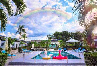 Billabong Golf Club & Resort has Balcony rooms