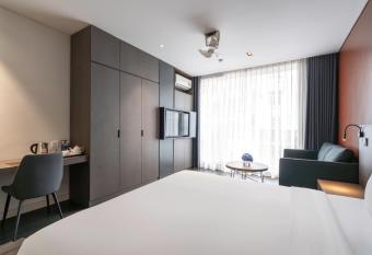 Linn Hotel Bac Giang allows 18 year olds to book a room