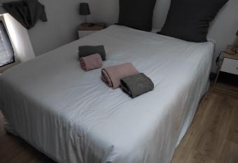 gite de la tour has Balcony rooms