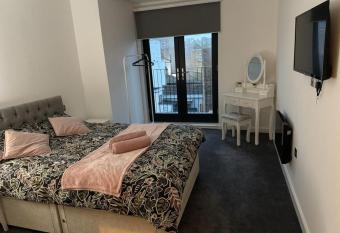 Bedroom 2 in Elegant 3 Bed Flat in Ramsgate has Balcony rooms