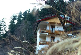 4BHK Homestay at Naggar has Balcony rooms