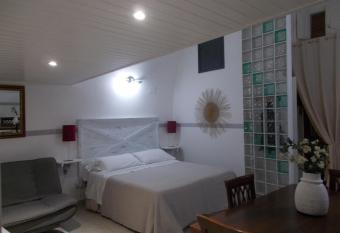 Monolocale Palmieri allows 18 year olds to book a room