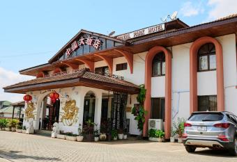 ROYAL PARK HOTEL AND CHINESE RESTAURANT has Balcony rooms