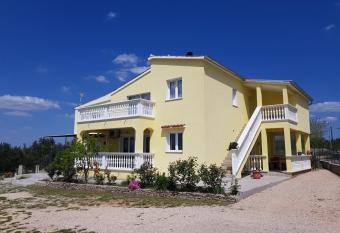 Apartmani Marijana has Balcony rooms