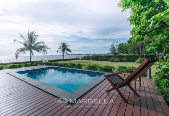 Marbella Grande Beachfront Pattaya 3BR has Balcony rooms
