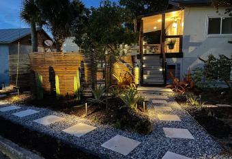 Shares Courtyard Luxury Apt - New! allows 18 year olds to book a room