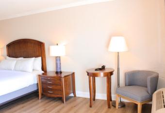 Cape Cod Irish Village - The Emerald Resort has Balcony rooms