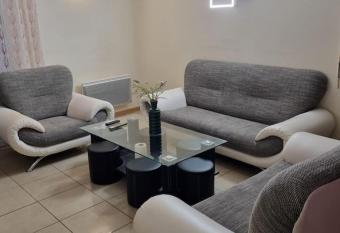 Grand appartement confortable allows 18 year olds to book a room