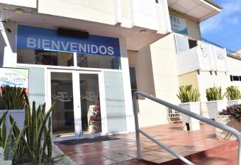 Casa Boston Inn allows 18 year olds to book a room