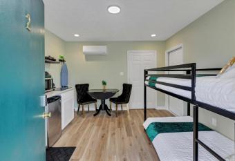 Beachside Boutique Suite 2 allows 18 year olds to book a room