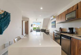 Sunrise Serenity Jacuzzi W Ocean View Beach Access 7 Rooftops Pools has rooms with a private hot tub