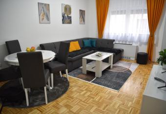 SM apartman has Balcony rooms