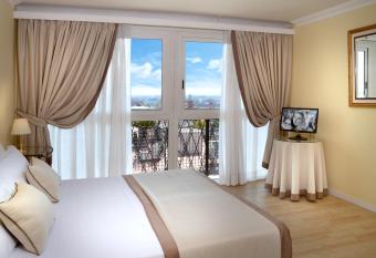 Ambasciatori Palace has Balcony rooms