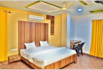 Tak International Hotel has rooms with a private hot tub