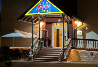 Hotel Medaillon allows 18 year olds to book a room