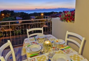 Casa Vacanze Villa Liotta has Smoking/Balcony rooms