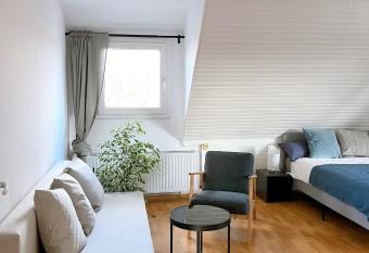 Haus Neuss-2OG has Balcony rooms