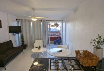 Dpto. a unos pasos de la playa en Las Brisas has Balcony rooms